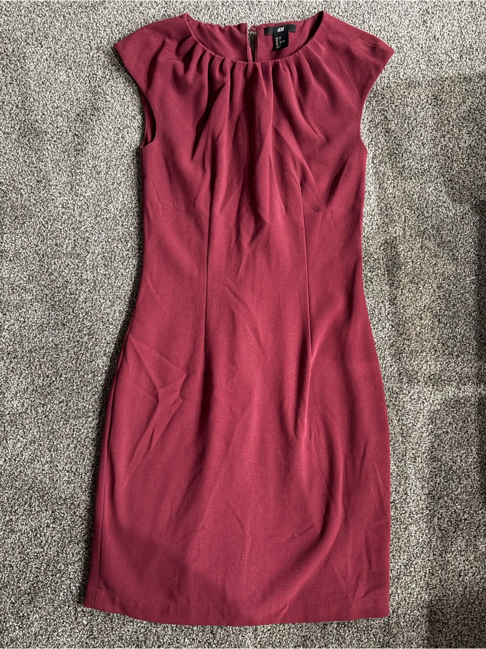 H&M Sleeveless Sheath Dress in Burgundy